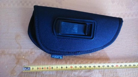 Vendo las fundas de la fotos. Son de cuero de buena calidad, y otras de cordura. Sirven para revólveres 51
