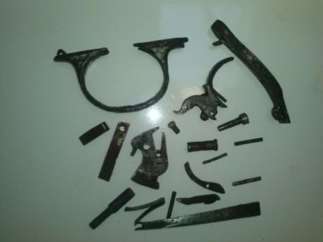 Vendo estas piezas para revolver Modesto Santos copia SyW con percutor oculto
100eur el lote
Y autenticas 00