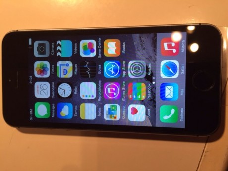 Vendo Iphone 5S de 64Gb, el telefono tiene un año, es libre y se entrega con todos los accesorios nuevos, 01