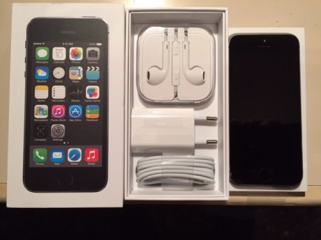 Vendo Iphone 5S de 64Gb, el telefono tiene un año, es libre y se entrega con todos los accesorios nuevos, 00