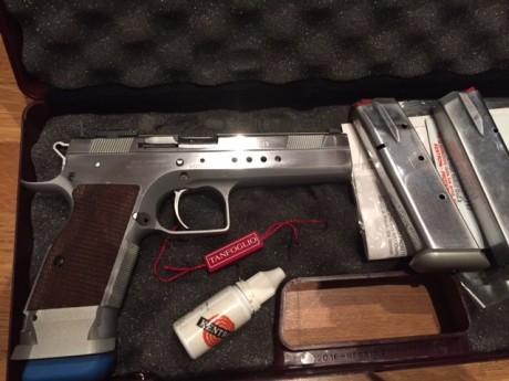 Vendo por no usar Tanfoglio  Limited 9mm par. Tres cargadores y caja original. La compré nueva y solamente 02