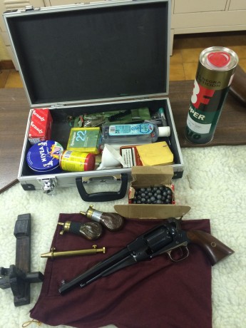 hola! 

Pongo a la venta PIETTA 1858 REMINGTON NEW MODEL ARMY de un amigo, en calibre 44 con cañón de 01