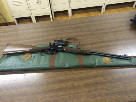 Hola! 

Pongo a la venta la carabina WINCHESTER MODEL 9422 de calibre .22L.R. de un compañero. El arma 02