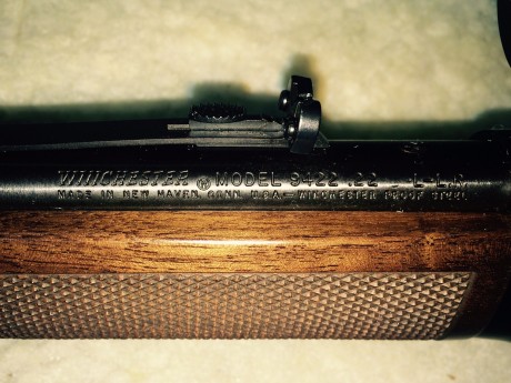 Hola! 

Pongo a la venta la carabina WINCHESTER MODEL 9422 de calibre .22L.R. de un compañero. El arma 01