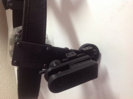 TODO NUEVO, vendo cinturón, velcro,  funda imitación GHOST cualquier calibre, cuatr porta cargadores y 01