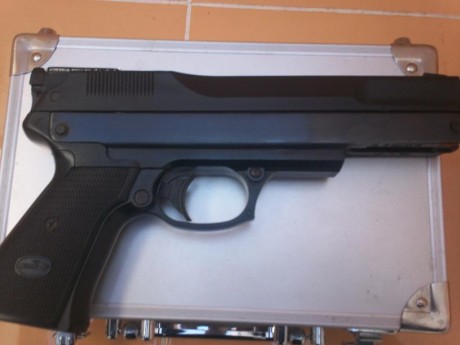 Vendo una gamo PR15 cal 4. 5 en perfecto estado con maletin imitacion a aluminio incluido la otra es una 00