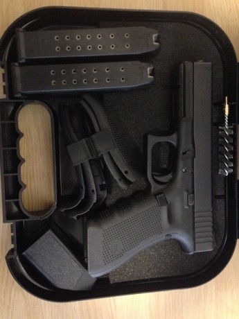 Hola. Por pasarme a una shadow pongo en venta mi glock 17, tiene un año y unos 600 disparos, esta impoluta. 00