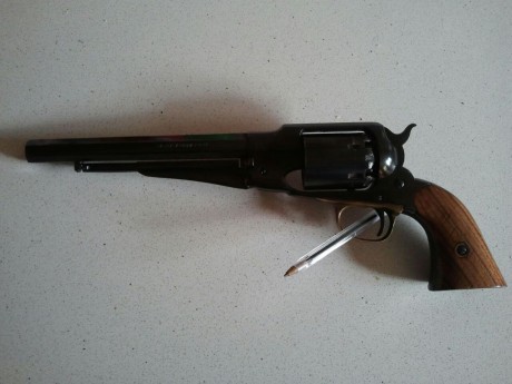 Se vente el revolver del anuncio, como ya sabéis poco hay que decir de la calidad de los aceros de Santa 00