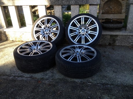 Vendo estas llantas de aluminio de origen de BMW M3 E46 (MOD. BMW EVO II) en 19" en 8, 5" alante 00