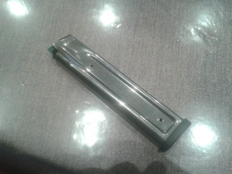 Vendo cargador sps 170 mm, estado nuevo, teja tubo y muelle nuevo,
precio 50 euros +gastos de envio 00