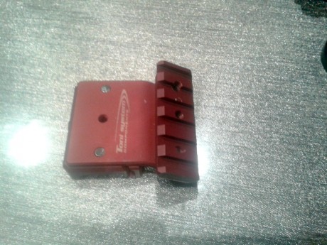 Vendo montura lateral para visor de toni system
estado muy bueno
45 euros +gastos de envio 00