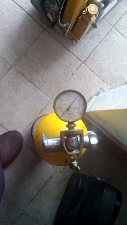vendo esta botella que no se fijo si es de 10 o de 8 litros , no esta timbrada pues era de uso particular 02