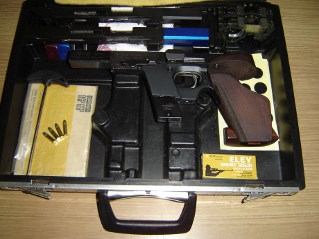 Vendo pistola Walther GSP-OSP,tres calibres 22 standar,22 corto y 32,con tres disparadores,tres cargadores,herramienta 00