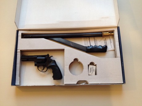 Revolver ME 38 Magnum, sistema BACS, calibre 4,5mm, color negro. Con bomba de carga y seis cartuchos de 01