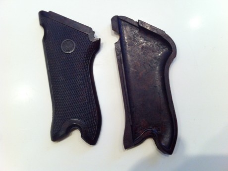 Se venden estos dos juegos de cachas, uno de ellos es el modelo VOPO original y en muy buen estado y el 01