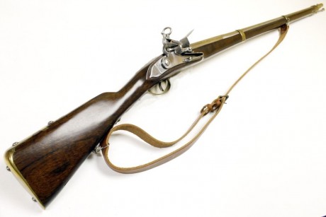 Hola compañeros,
Busco un fusil de infantería español modelo 1757 de AMR en condiciones de tiro, que esté 10