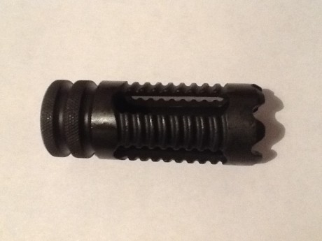 SE VENDE FRENO DE BOCA O COMPENSADOR PARA ESCOPETA CALIBRE 12,LLEVA ROSCA TIPO M22x0,75 RH,FABRICADO EN 00