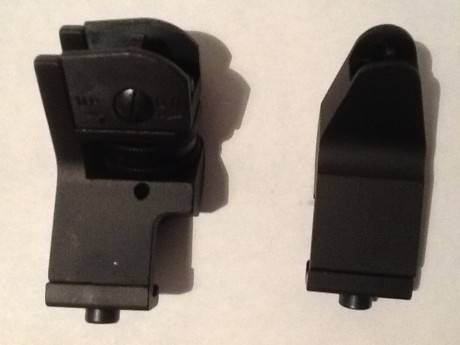 SE VENDE MIRAS DELANTERAS Y TRASERAS PARA RAIL PICATINNY REGULABLE EN ALTURA Y DERIVA CON 45 GRADOS DE 00