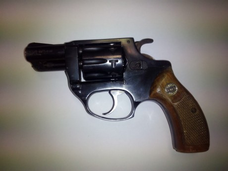 Revolver de 2 pulgadas del calibre 22, marca Astra. buen estado, guia de pertenencia. Vendo dos de msi 01