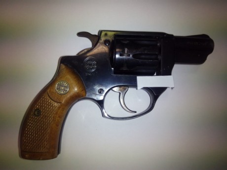Revolver de 2 pulgadas del calibre 22, marca Astra. buen estado, guia de pertenencia. Vendo dos de msi 00