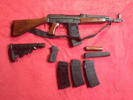 Saludos
Recientemente en algunas armerias de este pais se puede adquirir este modelo el Semopal Vz 58 160