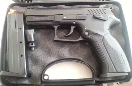 alguien sabe si este arma de fogueo se puede traer a españa, es una autentica pasada, es un arma de fogueo 42