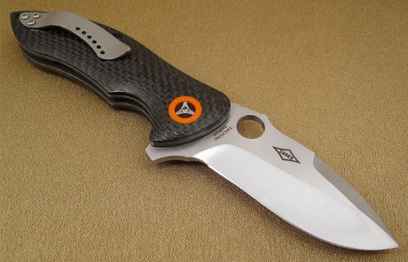 Vendo Navaja Spyderco Rubicon Carbon Fiber.

Largo total: 18,8 cm
Largo de la hoja: 7,7 cm
Grosor de la 02