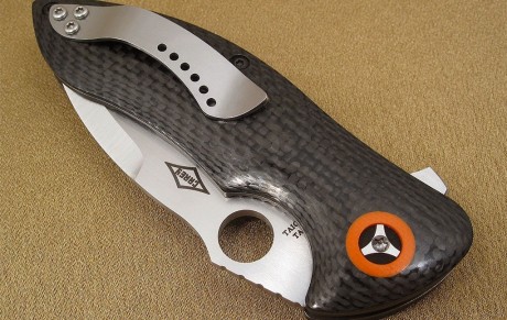 Vendo Navaja Spyderco Rubicon Carbon Fiber.

Largo total: 18,8 cm
Largo de la hoja: 7,7 cm
Grosor de la 11