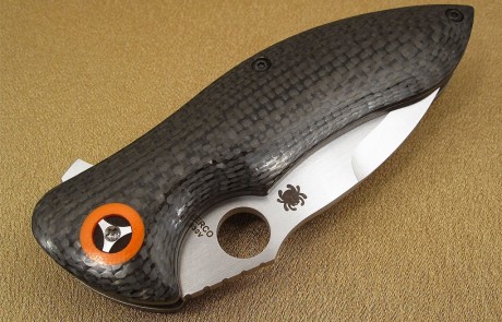 Vendo Navaja Spyderco Rubicon Carbon Fiber.

Largo total: 18,8 cm
Largo de la hoja: 7,7 cm
Grosor de la 10