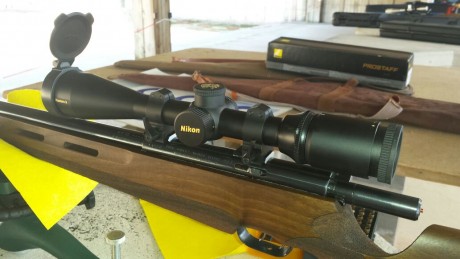 Hola compañeros, pongo a la venta los siguientes visores:

Un nikon monarch 3 4x16x44 con paralelaje lateral 01