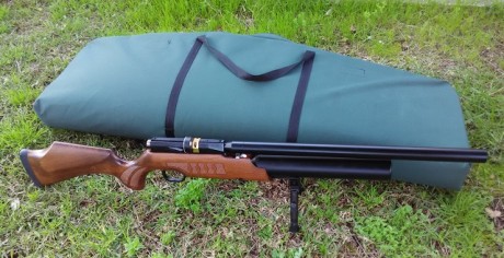 Hola, 
se vende cometa Lynx V10 MKI ,con cargador monotiro y multiro. No tiene ni un rasguño, desde que 00
