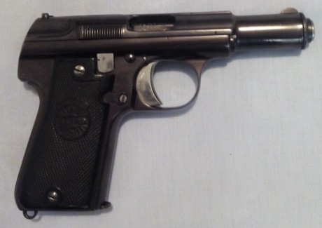 Vendo Astra 3000 del 9 corto guiada en F, el arma está repavonada y cuenta con dos cargadores, se encuentra 01