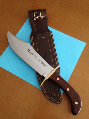 Muela LEÑADOR. DESCATALOGADO YA. 

NUEVO y SIN USO.

Cuchillo YA ICONO del fabricante de  Argamasilla 00