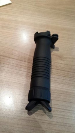 Grip de Asalto HK con Bipode Integrado.
Fabricado por B&T para HK.
Calidad excelente , materiales 01