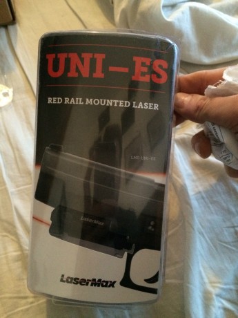 VENDO LASER LASERMAX UNI-ES ROJO PARA PICANTINNY MAS MANDO REMOTO
Nuevo, Montado solo un par de veces 02