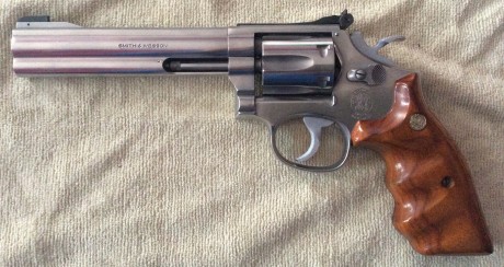 Cambio este magnífico revolver S&W mod 617 del .22lr en 6" de seis disparos. Con una precisión 01