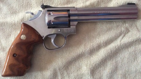 Cambio este magnífico revolver S&W mod 617 del .22lr en 6" de seis disparos. Con una precisión 00