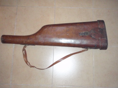 hola, vendo funda rigida de cuero super resistente,tiene sus años pero es irrompible,yo llevaba una paralela,no 01