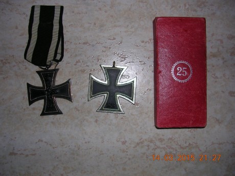 hola,busco medallas alemanas,solo busco dos tipos.1º,cruz de hierro 2ªcategoria,y la otra medalla a los 61