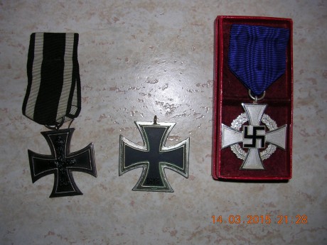 hola,busco medallas alemanas,solo busco dos tipos.1º,cruz de hierro 2ªcategoria,y la otra medalla a los 60