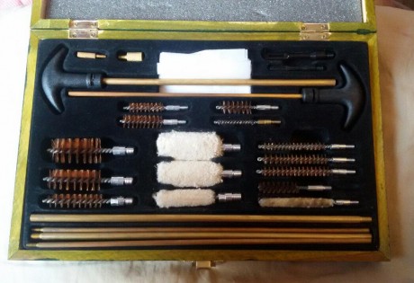 Se vende estuche de limpieza de varios calibres. Con muy poco uso. Esta en muy buen estado como se ve 00