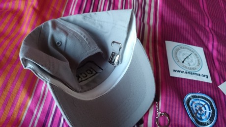 Este pack incluye:

Gorra original de Glock
Pegatina de Glock
Llavero de una glock 17
Pin de una glock 01