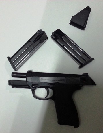 Por no usar vendo las siguientes armas cortas:
- Beretta PX4 Storm calibre 9 Pb.
- Heckler & Koch 10