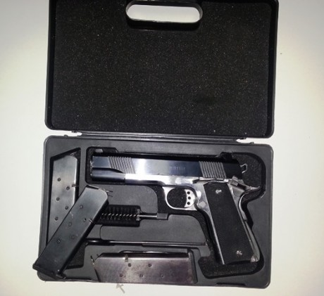 Por no usar vendo las siguientes armas cortas:
- Beretta PX4 Storm calibre 9 Pb.
- Heckler & Koch 32