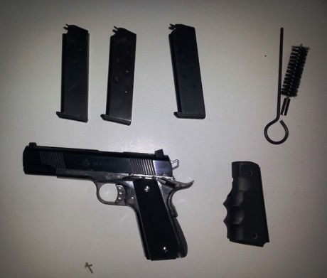 Por no usar vendo las siguientes armas cortas:
- Beretta PX4 Storm calibre 9 Pb.
- Heckler & Koch 30