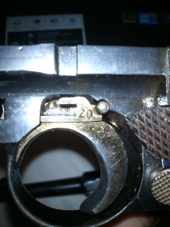 Hola a todos, últimamente ando dándole vueltas a cambiar mi pistola Luger P 08 hecha por Mauser en 1935. 11