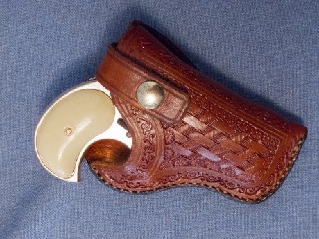 Vendo esta preciosidad, una Derringer fabricada por Rohm (Alemana) en 9mm RK de mi coleccion personal.
Acabado 30