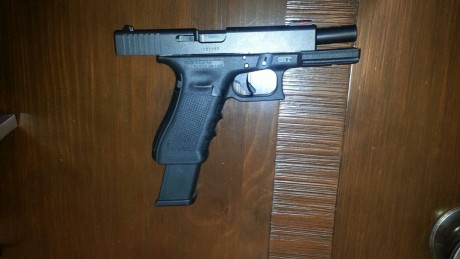 Buenas Tardes, un compañero me ha pedido que le ponga a la venta su pistola.Es una Glock 17 de 4ª generación, 00
