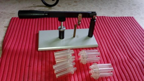 Vendo este cargador de tambores de revólver profesional junto con los dosificadores, también se puede 01