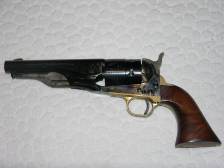 compraria revolver 1851 navy de pietta brocock sistema de air bacs cal 5,5, el revolver es latonado, o 12